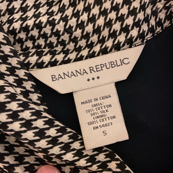 Banana Republic Tie Neck Houndstooth Top. Size Small - Picture 2 of 4